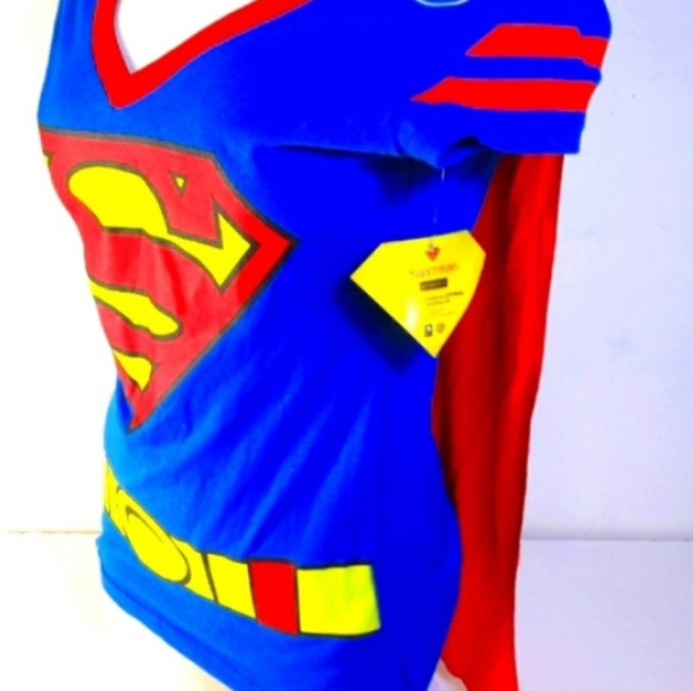 DC Comics superwoman medium shirt with Cape attached NWT